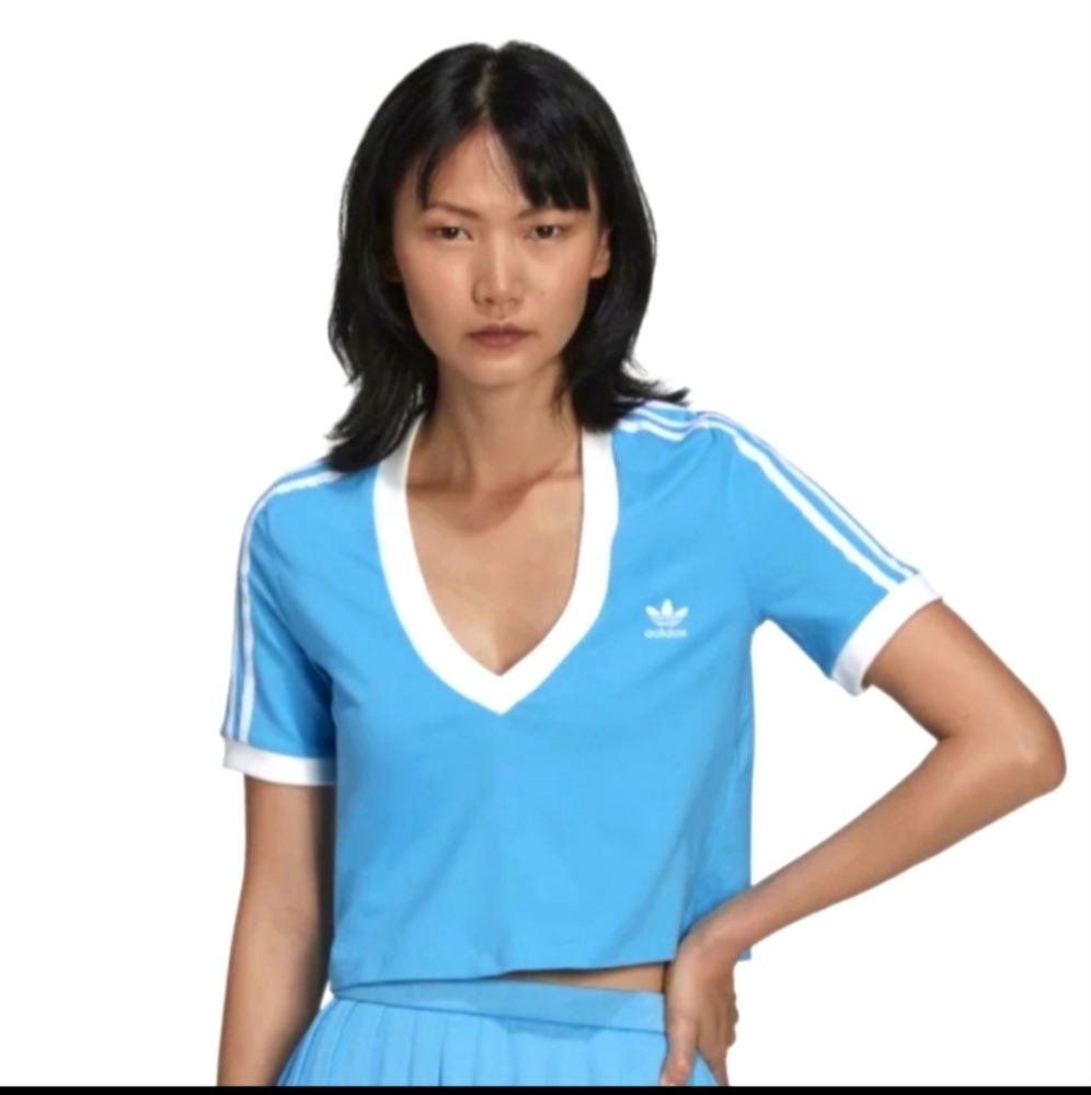 NWT ADICOLOR CLASSICS CROPPED TEE size L in App Sky
